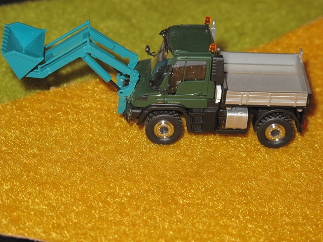 MB Unimog avec chargeur            .JPG