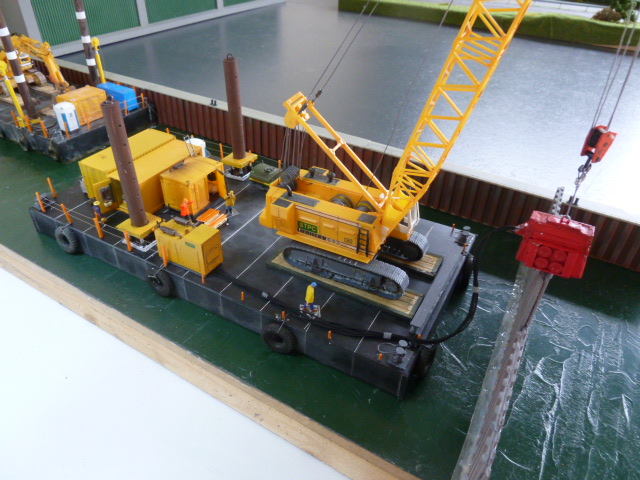 LIEBHERR 883 pose palplanches travaux maritimes