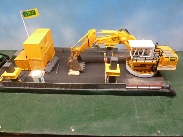 LIEBHERR 992 fixe sur ponton (pas encore fini...)