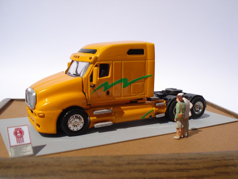 Kenworth T2000.JPG