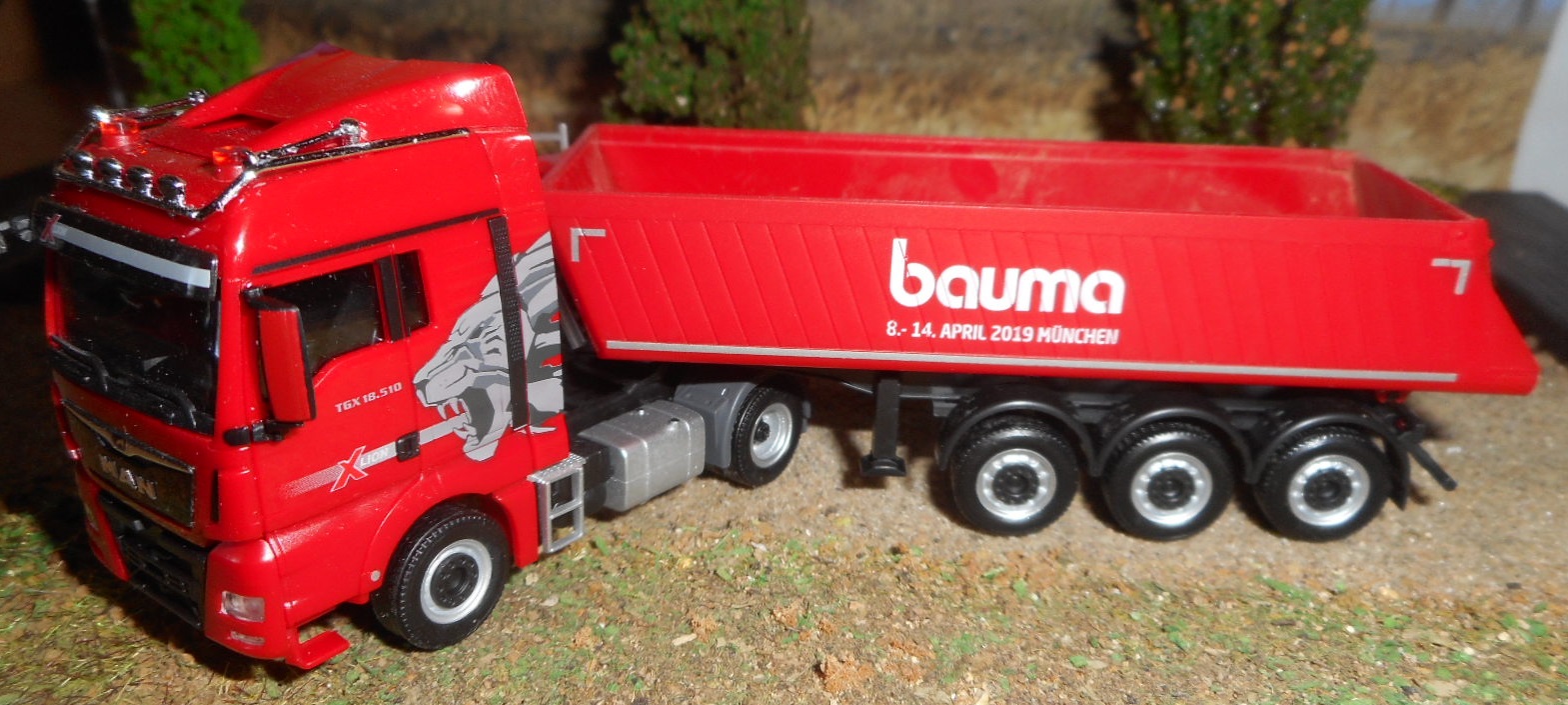 TGX XLX bauma.JPG