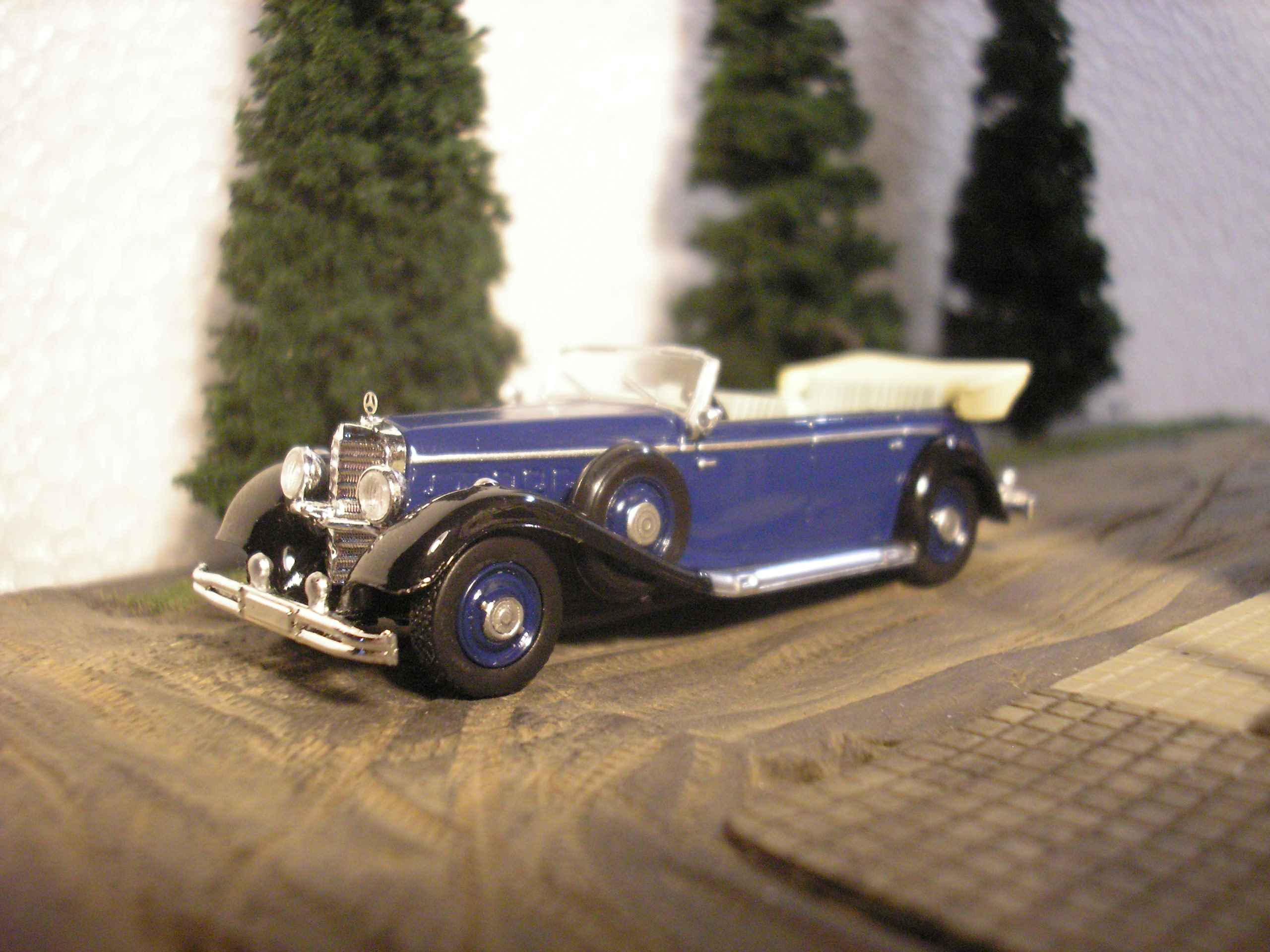 M.B. 770K side windows down