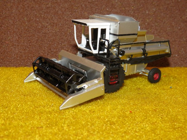 Gleaner moissonneuse batteuse M2 .JPG
