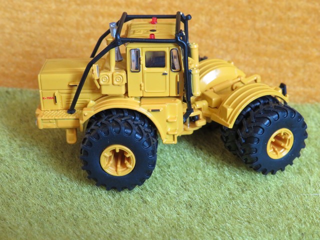 Kirovets K700 roues jumelées                            .JPG