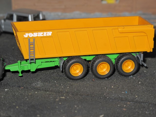 Joskin remorque 3 essieux.JPG