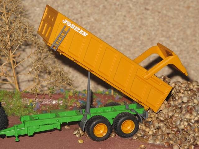 Joskin remorque jaune.JPG