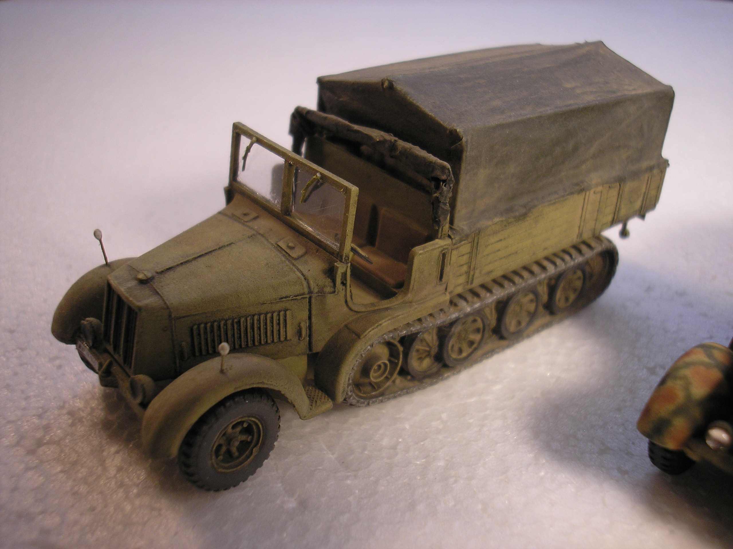 ROCO SdKfz. 7 Artillery Tractor Late Version.