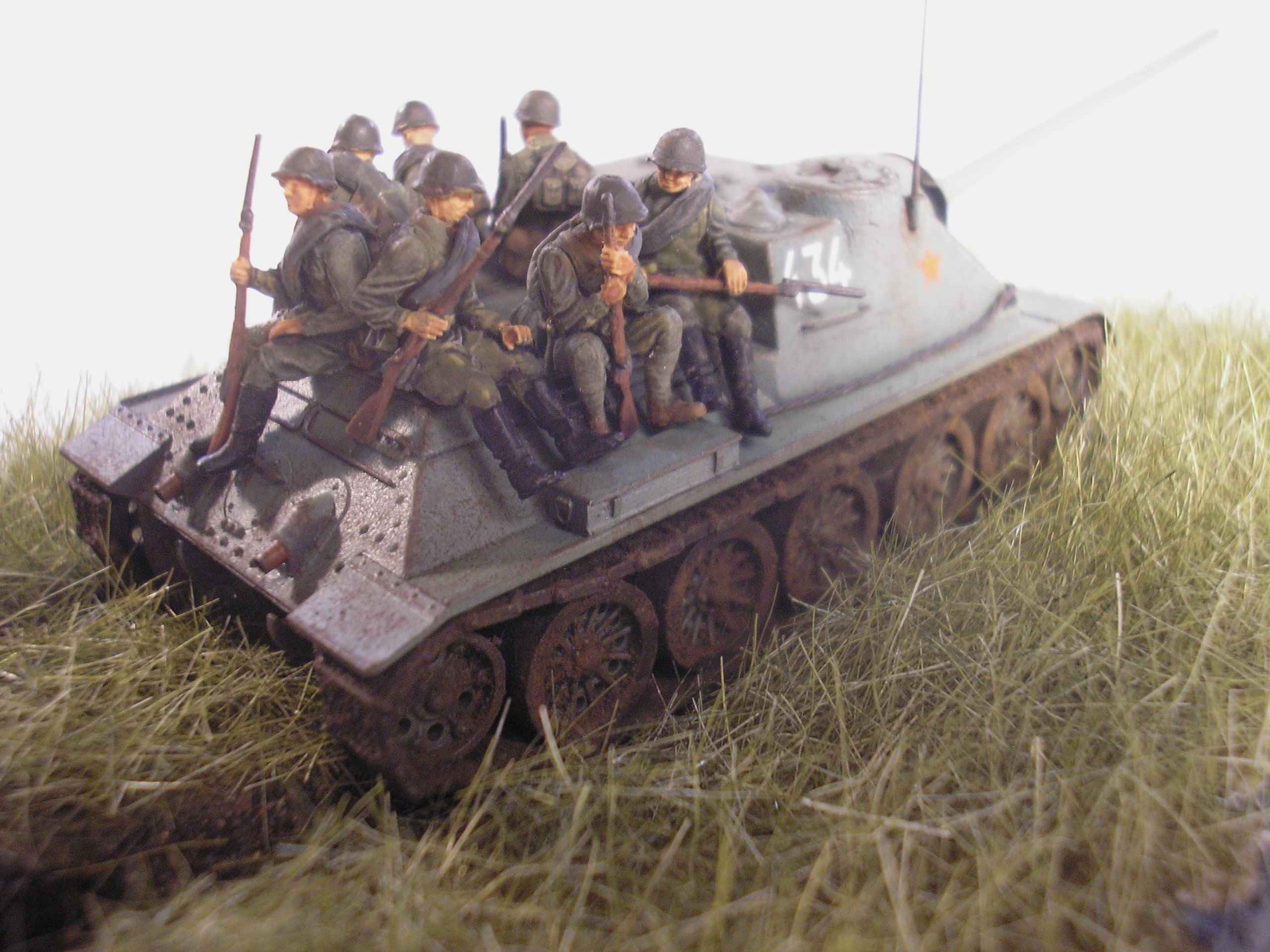 ROCO/KOMO SU100 / PREISER Tank Riders (Hand Painted)