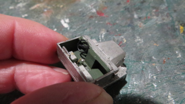 le volant trois branches est remplacé par un deux branches