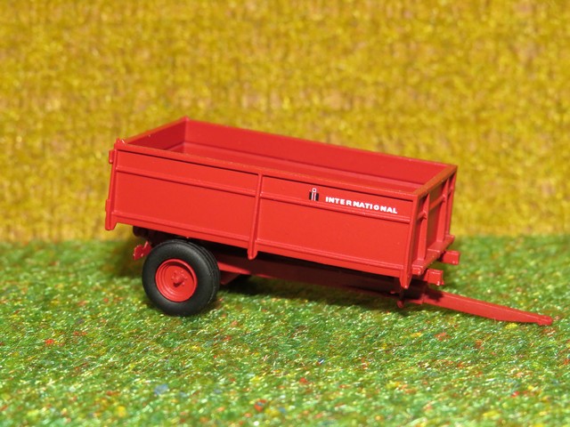 IH remorqur basculante 5.5T                   .JPG