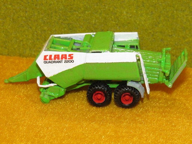 Claas presse quadrant 2200  .JPG