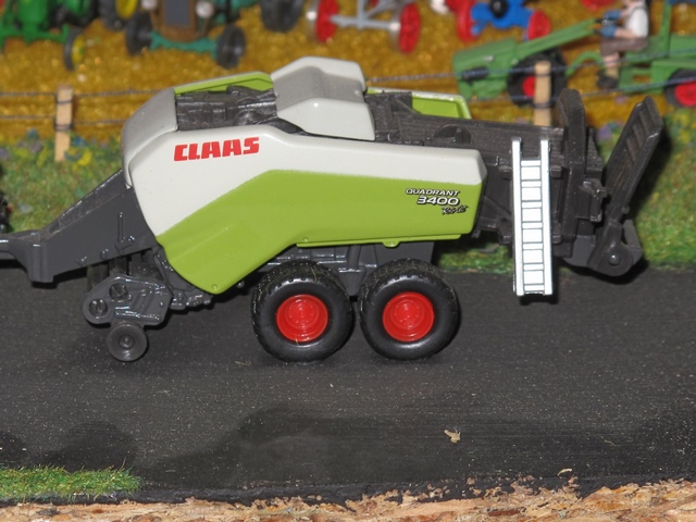 Claas presse quadrant 3400 .JPG
