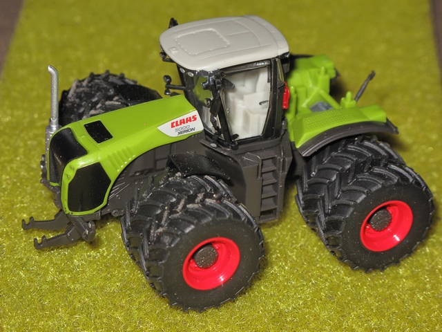 Claas Xerion 5000 roues jumelés (524ch)              .JPG