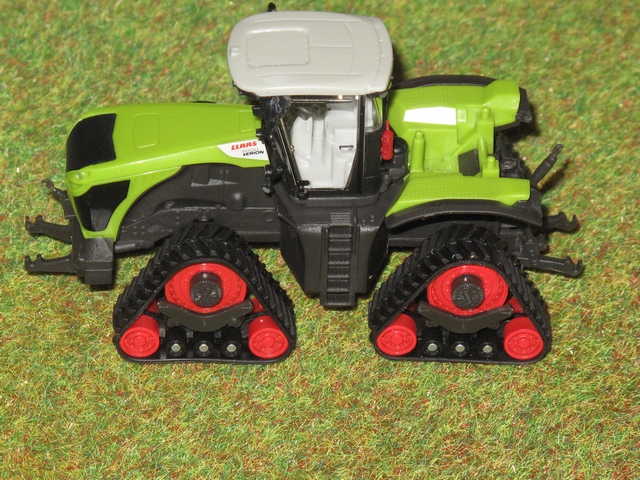 Claas Xérion 5000 sur chenilles de 2019 (524ch) .JPG
