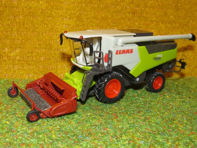 Claas moissonneuse batteuse Trion 730 avec pick-up à tapis..JPG