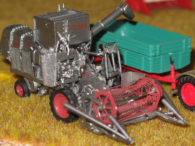 Claas moissonneuse batteuse Colombus .JPG