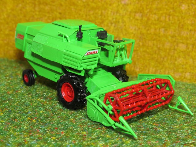 Claas moissonneuse batteuse Consul          .JPG