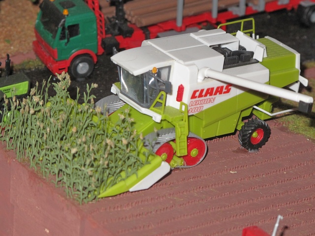 Claas moissonneuse- batteuse Lexion 480 .JPG