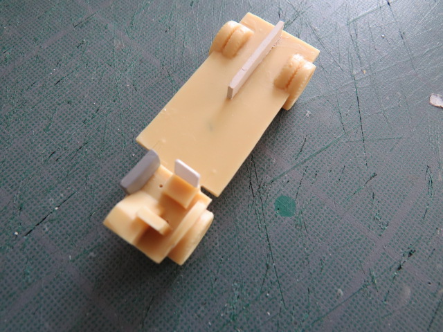 Ajouté 2 caches et un un dossier au siège