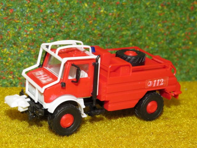 MB Unimog pompier           .JPG