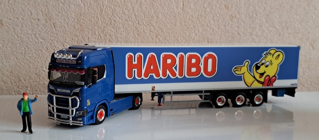 Avec un complet de friandises , et pas que pour les enfants !