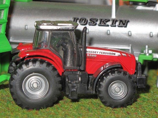 Massey Ferguson 8480.JPG