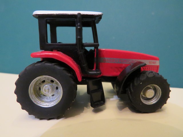 Massey Ferguson 9240.JPG