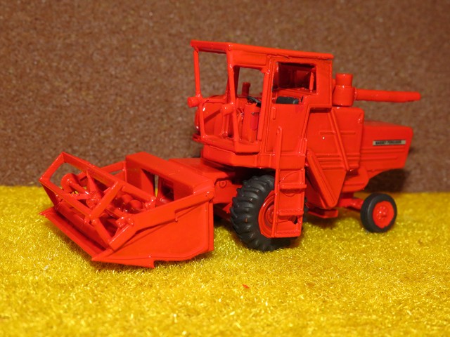 Massey Ferguson moissonneuse batteuse 300     .JPG