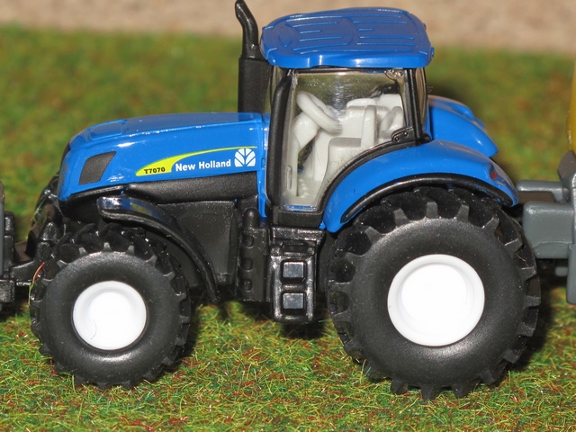 New Holland 7070.JPG