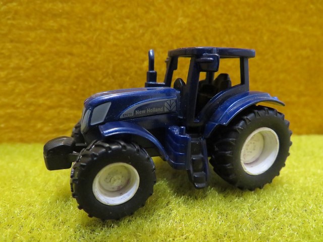 New Holland T7070.JPG