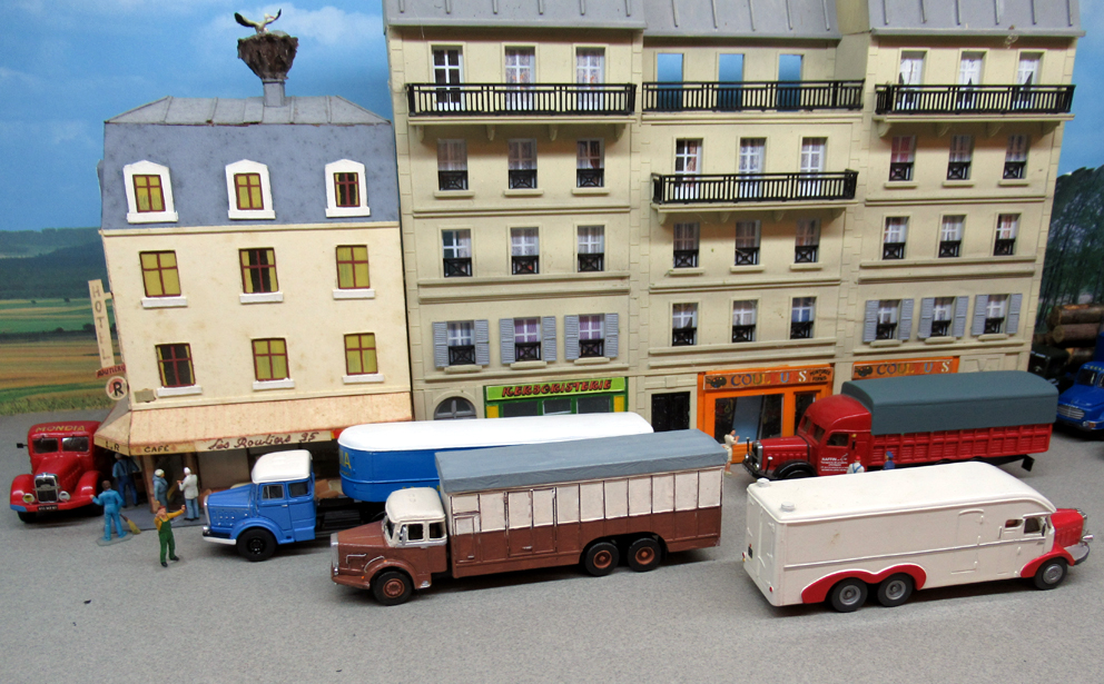 Le BERNARD frigo blanc est en attente de décalques "La vache qui rit" Ce n'est pas 4 mais 5 BERNARD