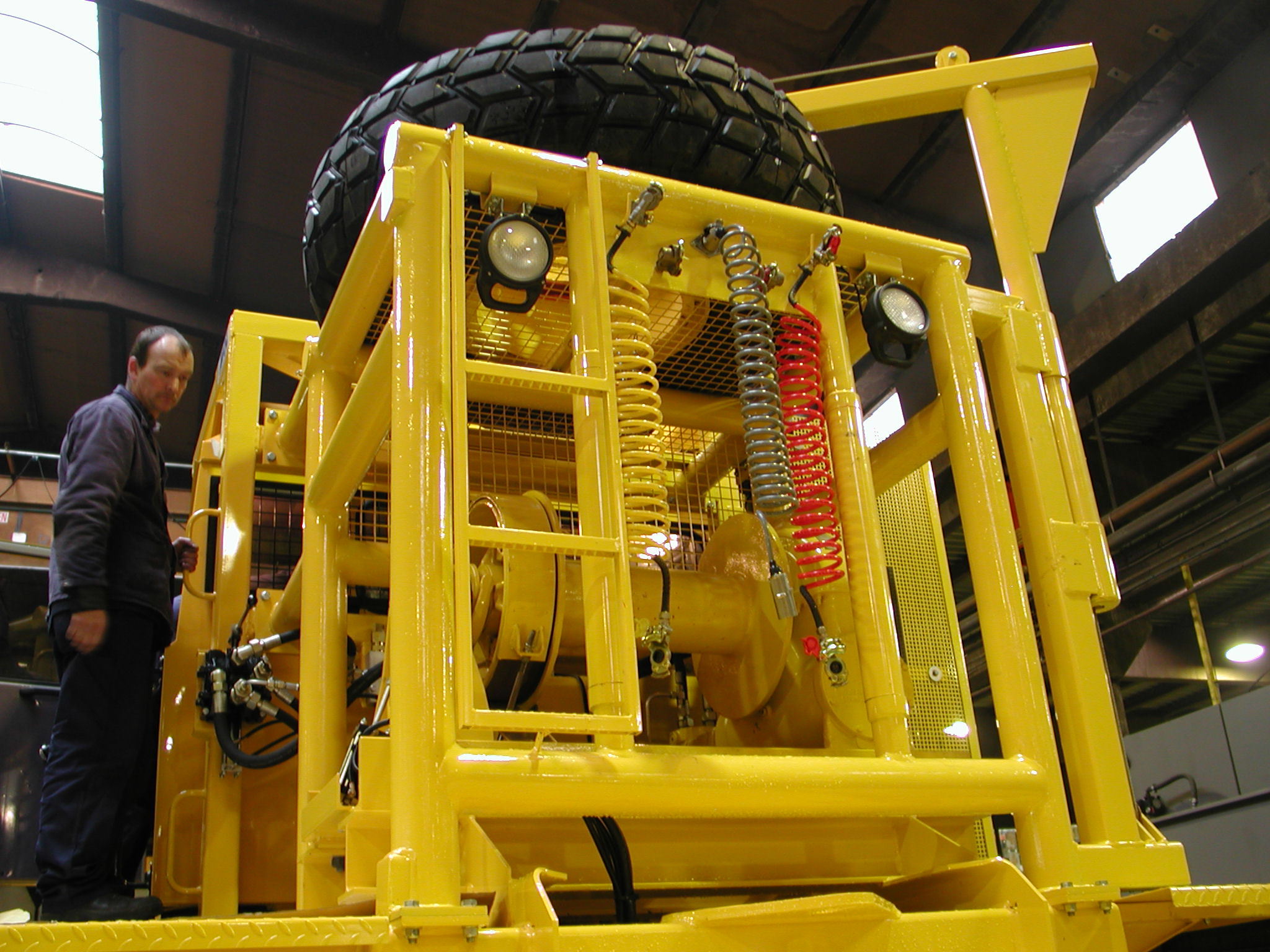 MOL HF 5066 6 X 6 à capot pétrolier à l'usine - 8.JPG