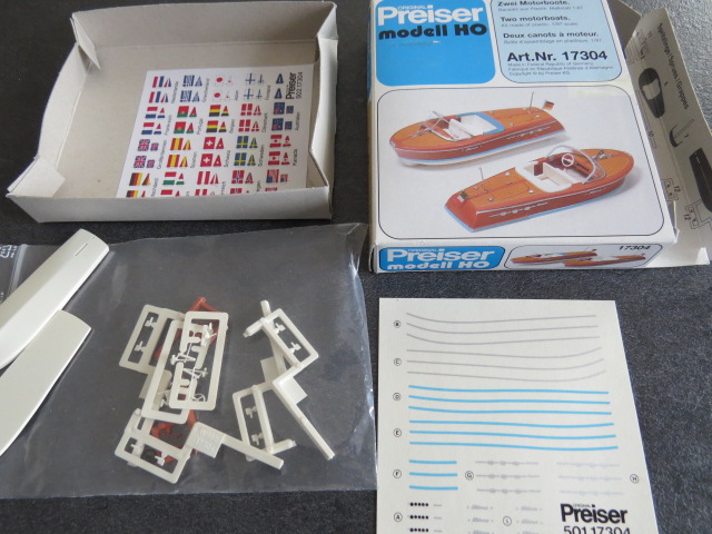 le moteur n'est pas fourni mais comme il y a<br />deux possibilités de montage au niveau coque...