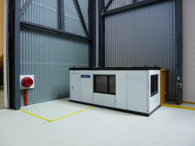 poste gardien incendie et entrée porte 5