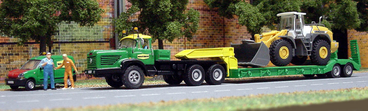 B Simtrex devant les hangars 3 bis semi anglaise métal trac_.jpg